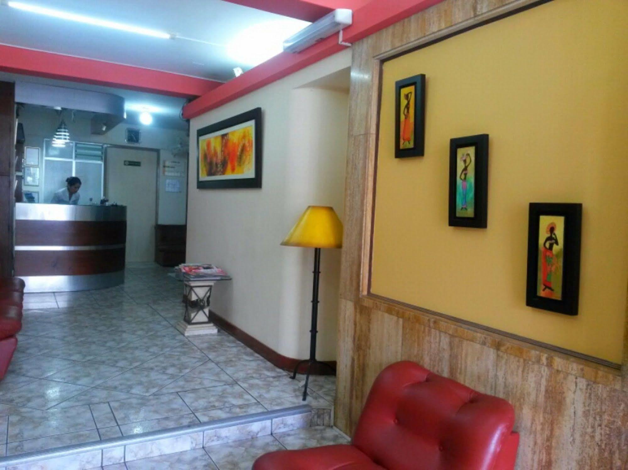Hostal Solari Трухильо Экстерьер фото