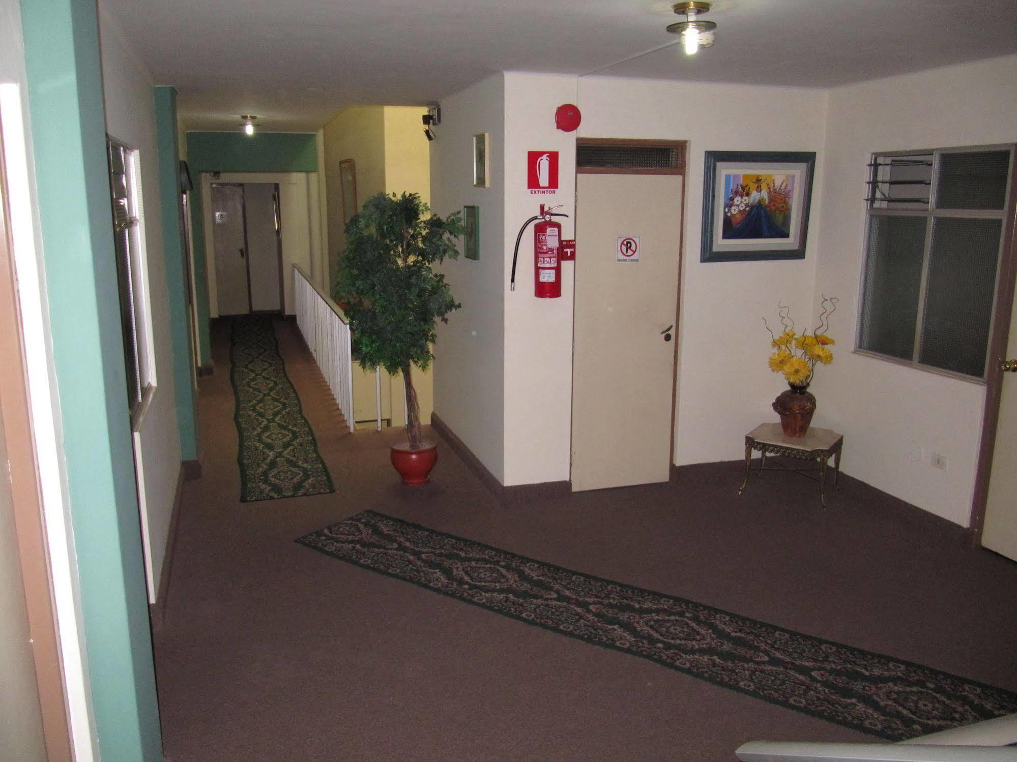 Hostal Solari Трухильо Экстерьер фото
